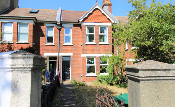 16 Queens PK Rd (Rooms available now)