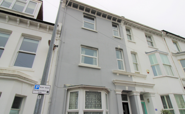 43 Stanley Rd. Available from Aug 26